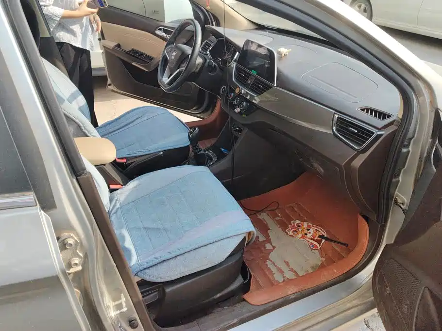 Baojun 310W — миниатюра 8