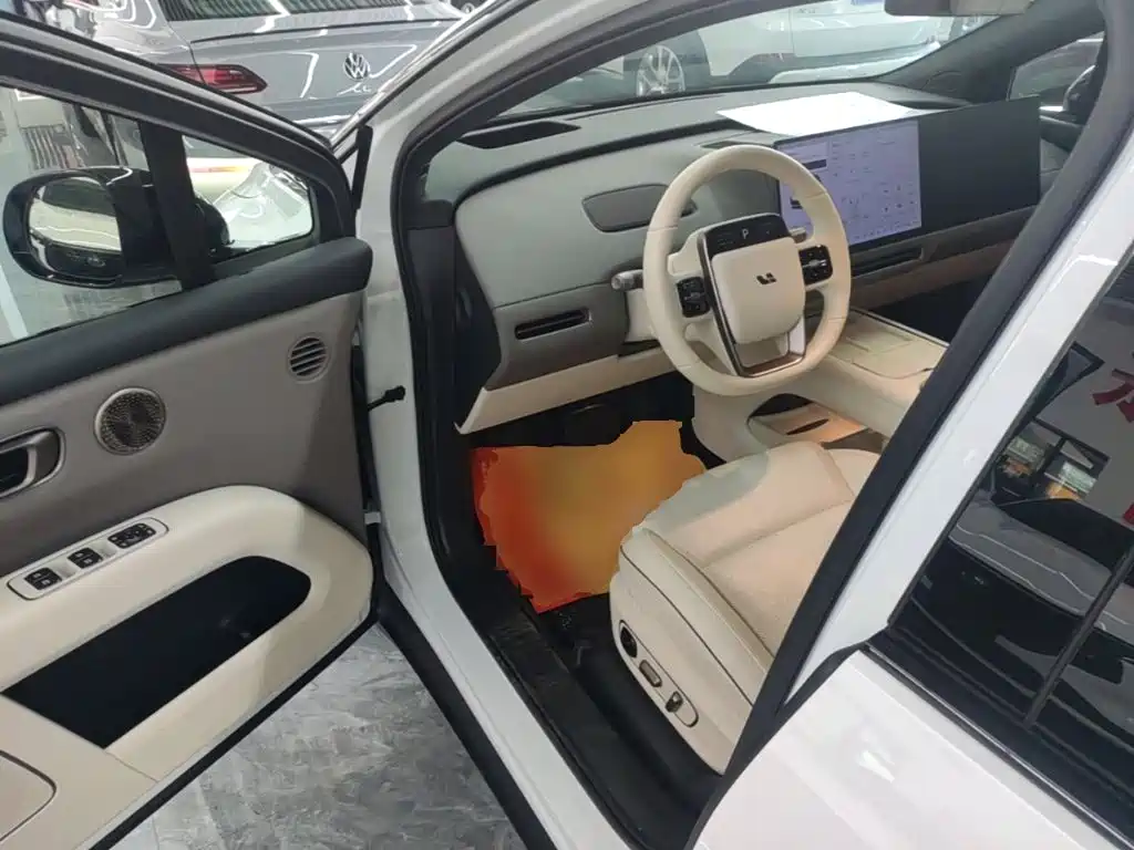 Li Auto Идеальный i6 — миниатюра 16