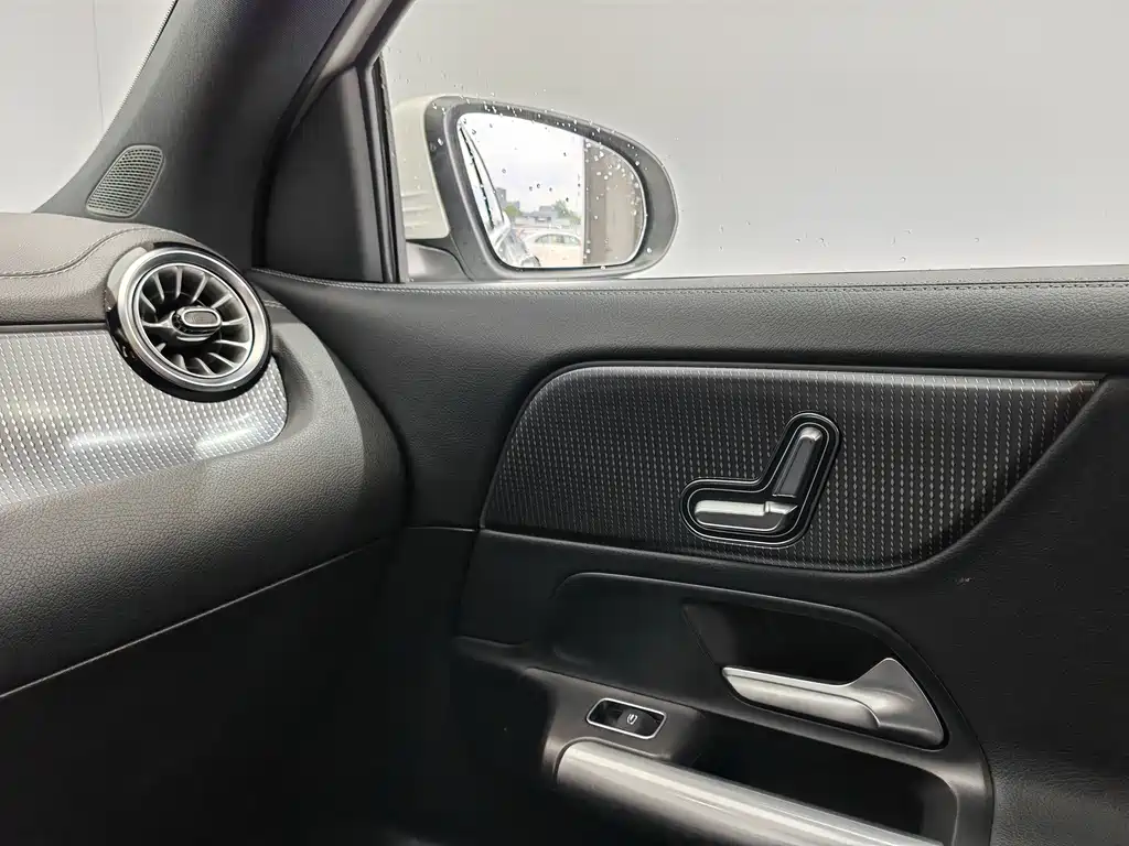 Mercedes-Benz GLA — миниатюра 16