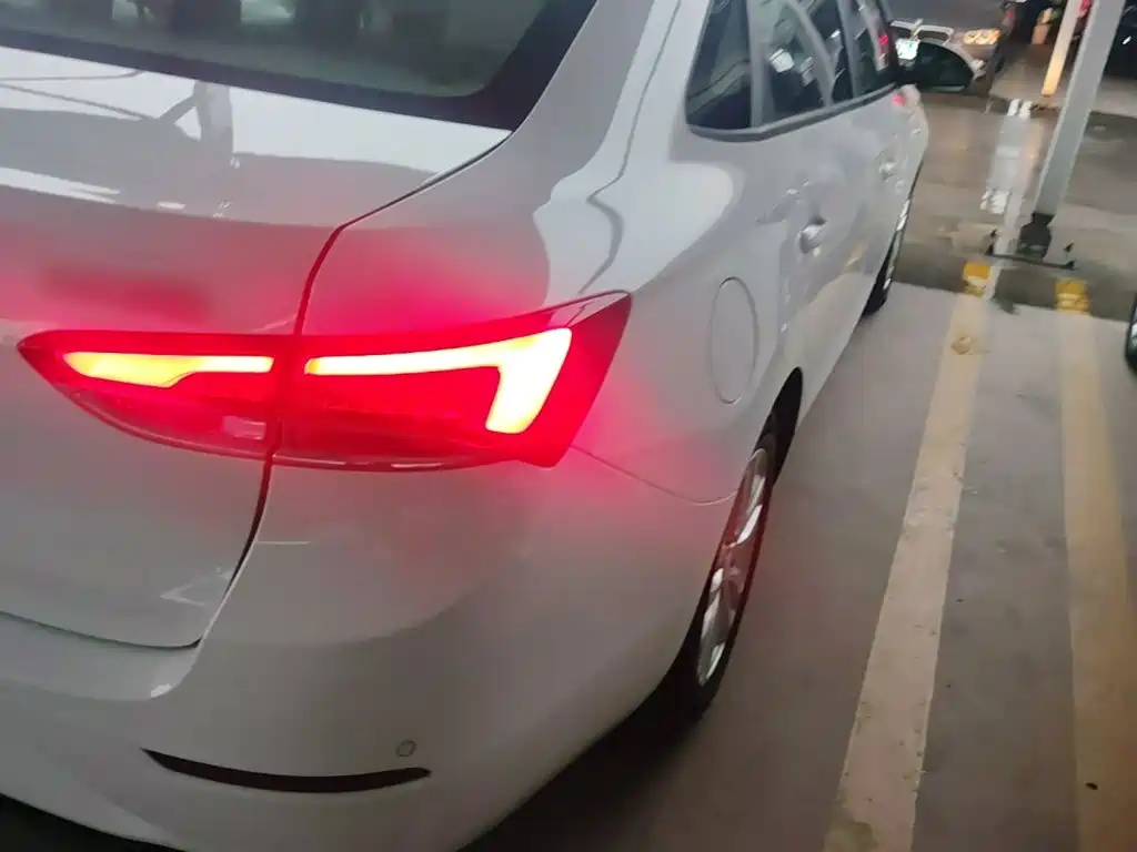 Buick Excelle — миниатюра 8