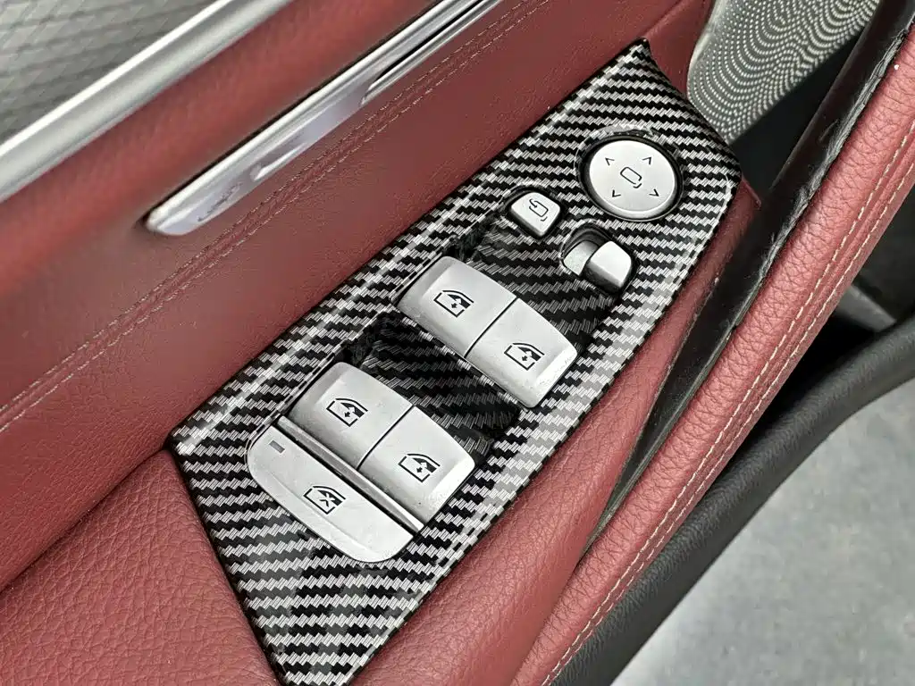 BMW 5 Series — миниатюра 13
