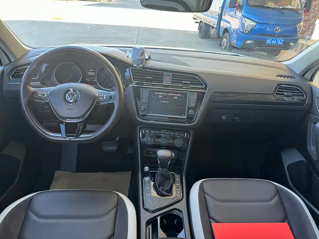 Volkswagen Tiguan L — миниатюра 16