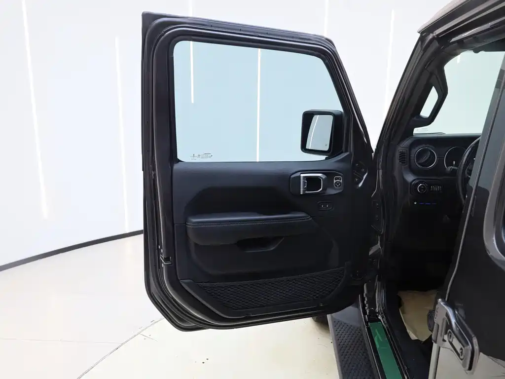 Jeep Wrangler PHEV — миниатюра 9