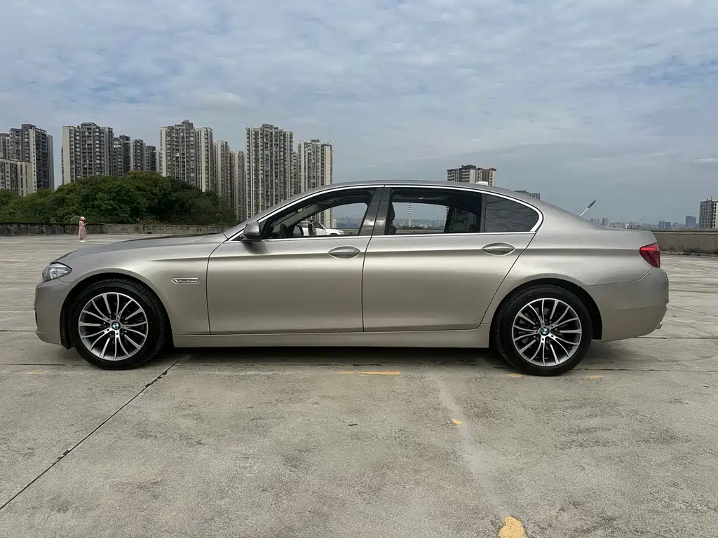 BMW 5 Series — миниатюра 4