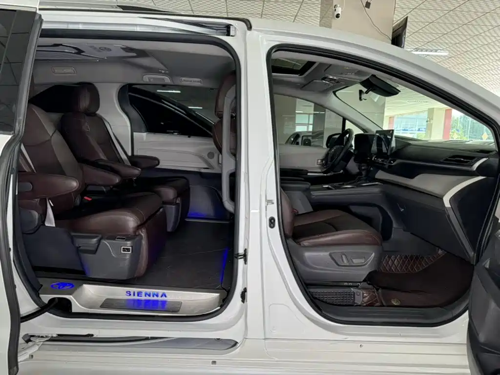 Toyota Sienna — миниатюра 7