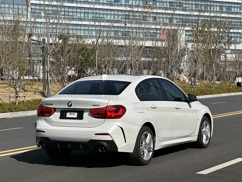 BMW 1 SERIES