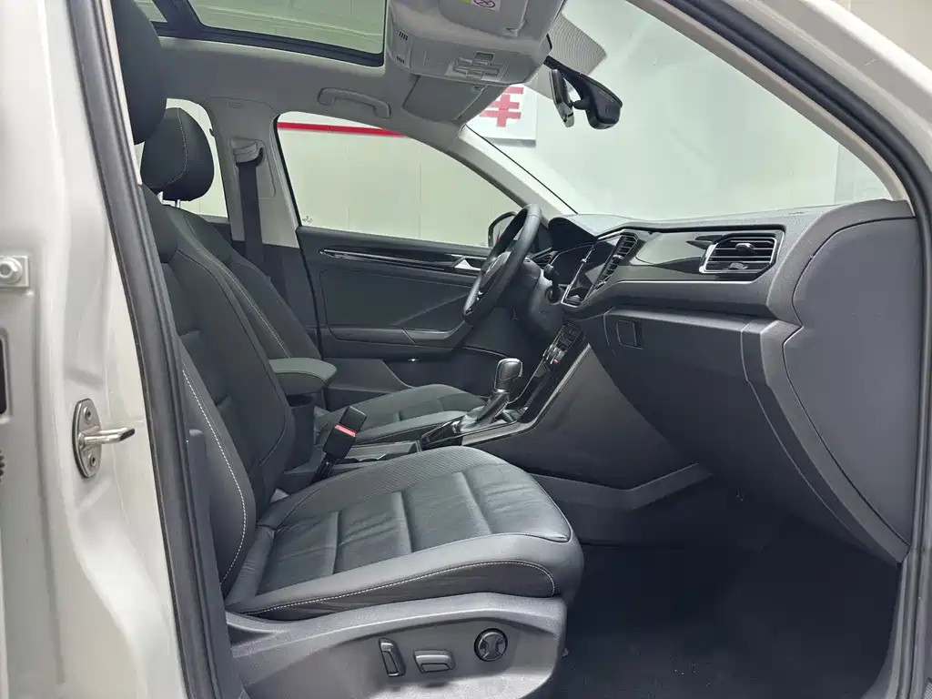 Volkswagen T-Roc 2022 280TSI DSG PLUS