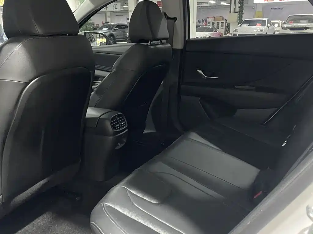 Hyundai Elantra — миниатюра 5