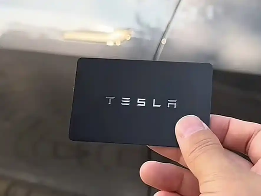 Tesla Model Y — миниатюра 9