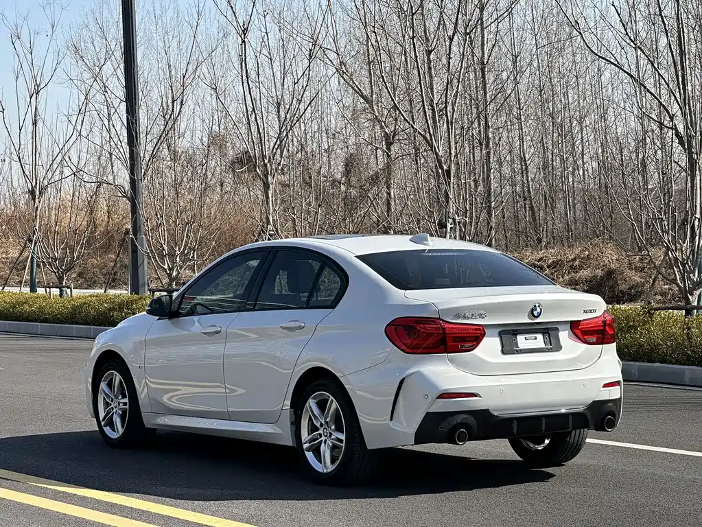 BMW 1 SERIES
