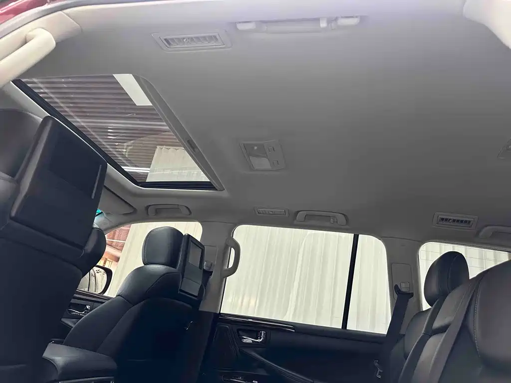 Lexus LX — миниатюра 11