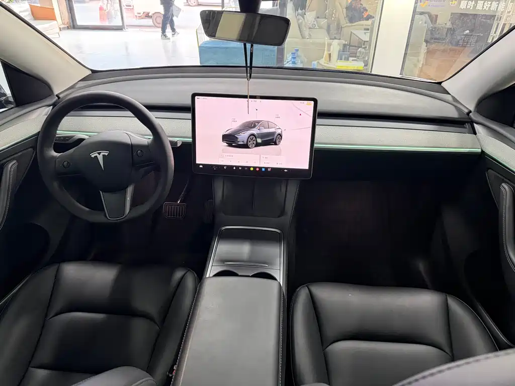 TESLA MODEL Y