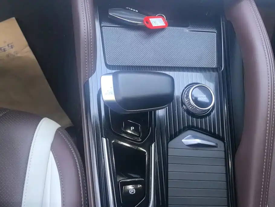 Geely Xingyue L — миниатюра 16