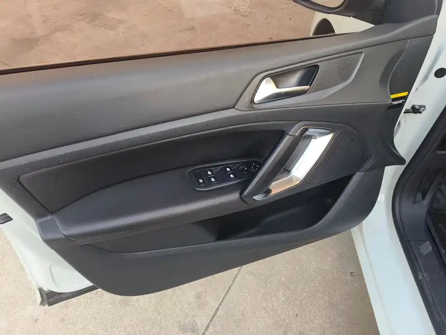 Peugeot 408 — миниатюра 7