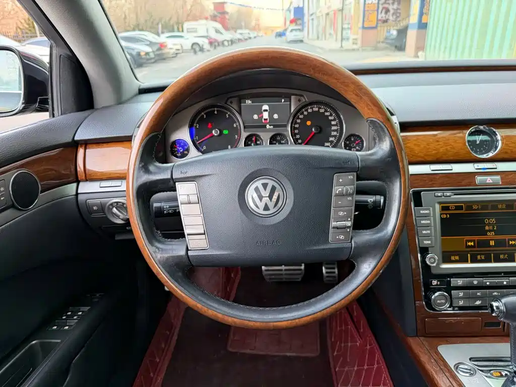 Volkswagen Phaeton — миниатюра 5