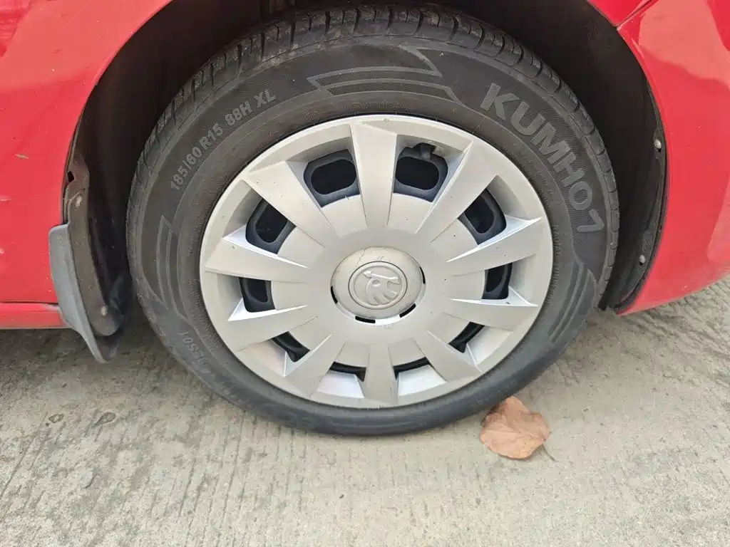 Skoda Rapid Spaceback — миниатюра 8