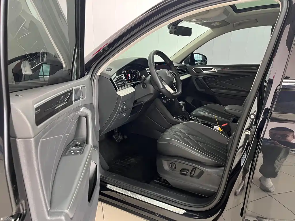 Volkswagen Tiguan L — миниатюра 7