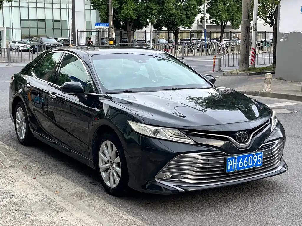 Toyota Camry — миниатюра 2