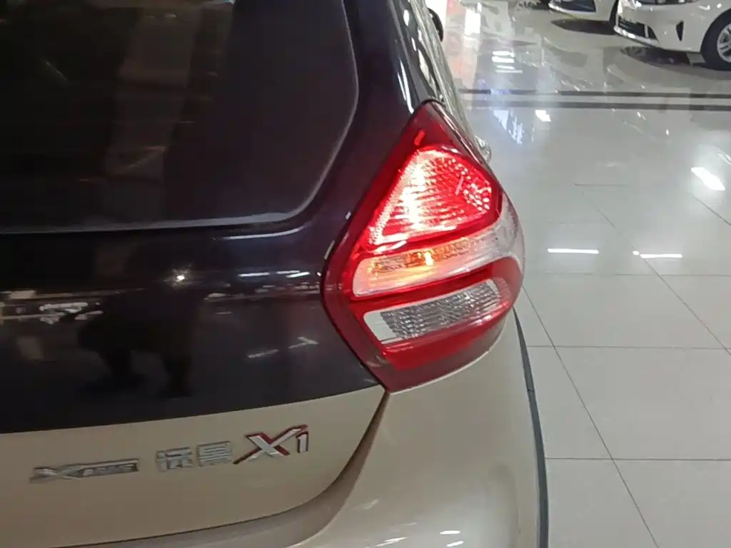 Geely Vision X1 — миниатюра 8