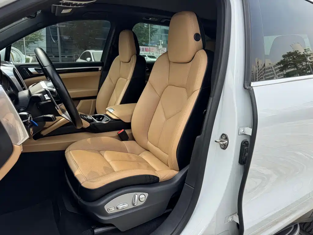 Porsche Cayenne — миниатюра 11
