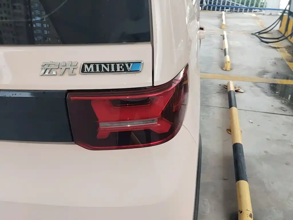Wuling MINIEV — миниатюра 8