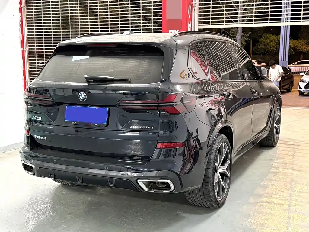 BMW X5 2023 xDrive 30Li Premium M Sport