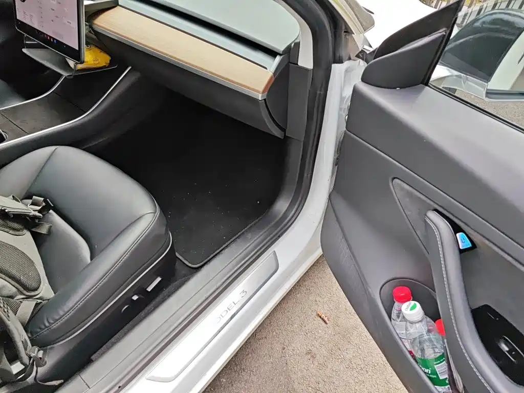 Tesla Model 3 — миниатюра 19