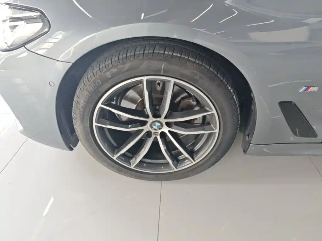 BMW 5 Series (Import) — миниатюра 23