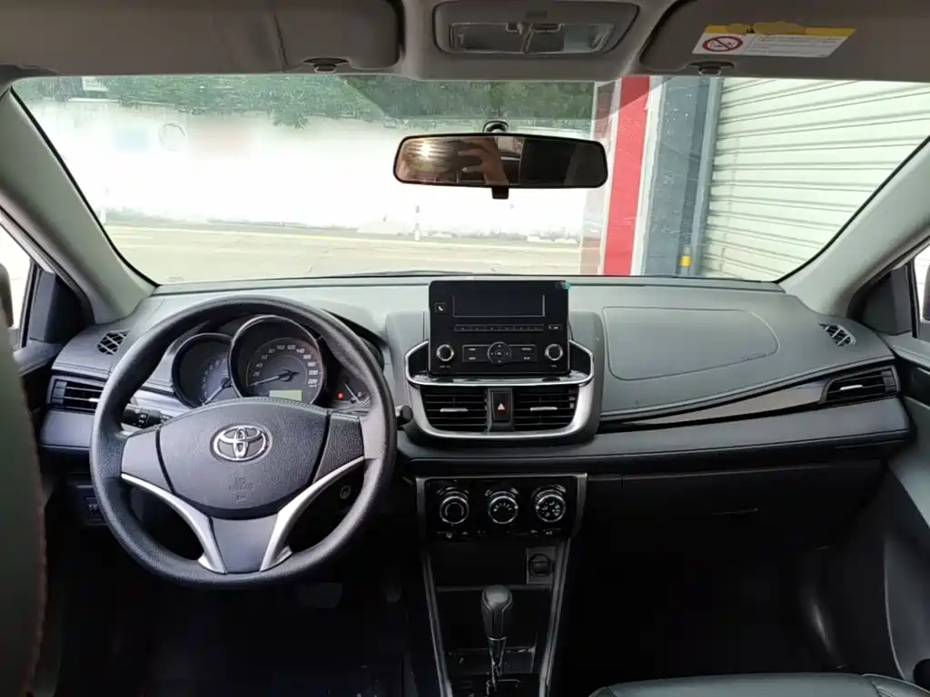Toyota Yaris L — миниатюра 10