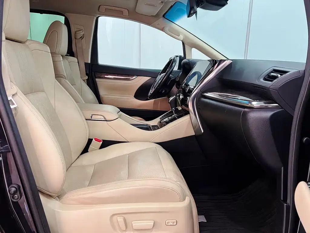 Toyota Vellfire 2019 2.5L HV Luxury