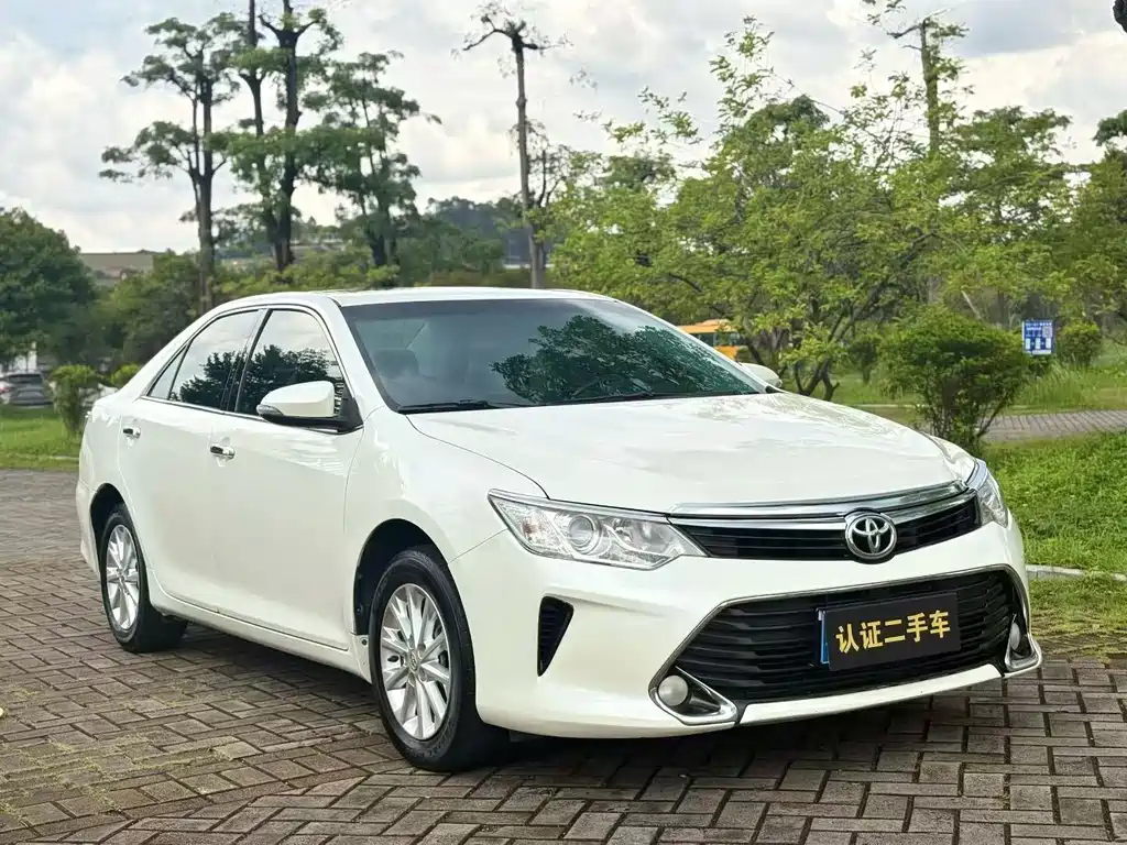 Toyota Camry — миниатюра 3