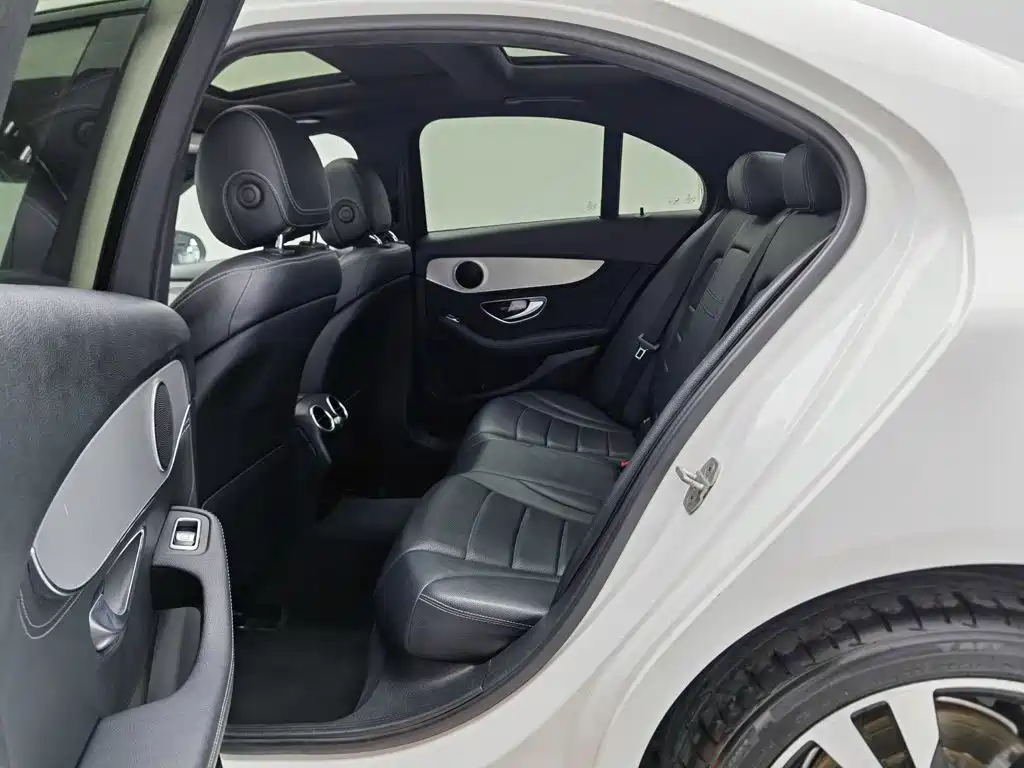Mercedes-Benz C-Class — миниатюра 15