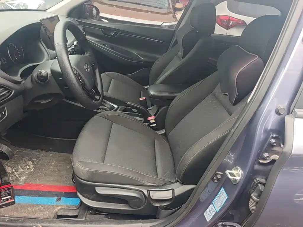 Hyundai Elantra — миниатюра 15