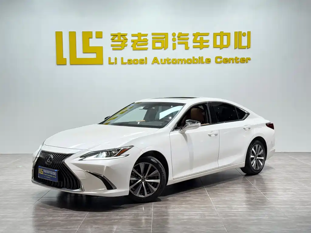 Lexus ES 2020