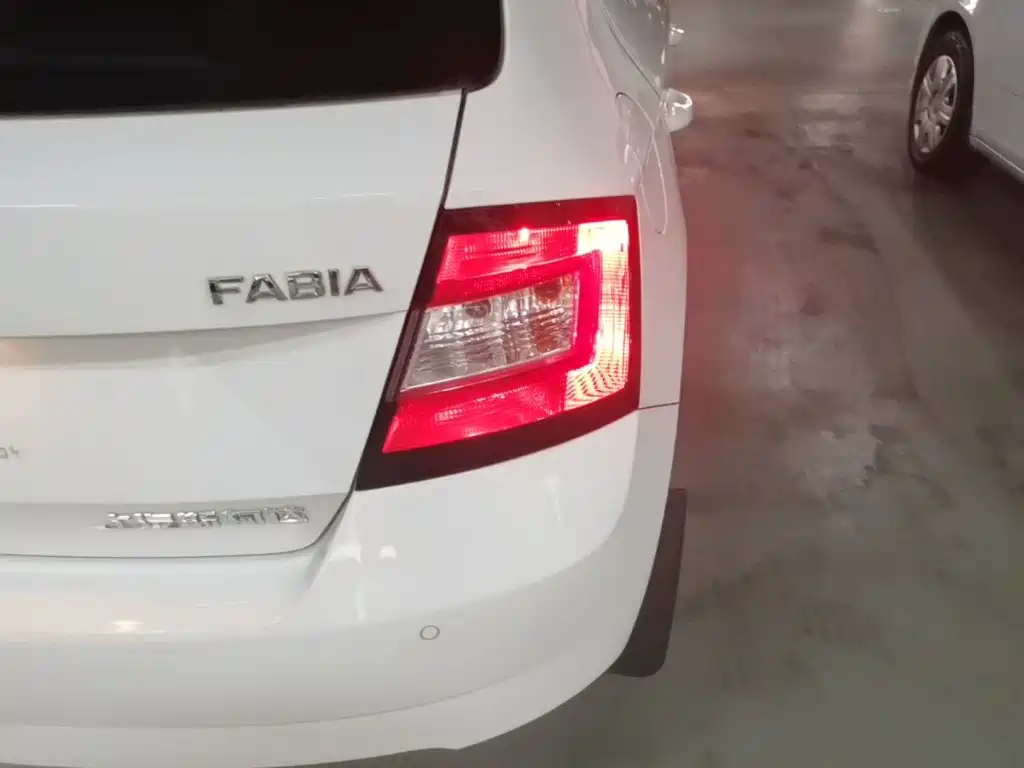 Skoda Fabia — миниатюра 8