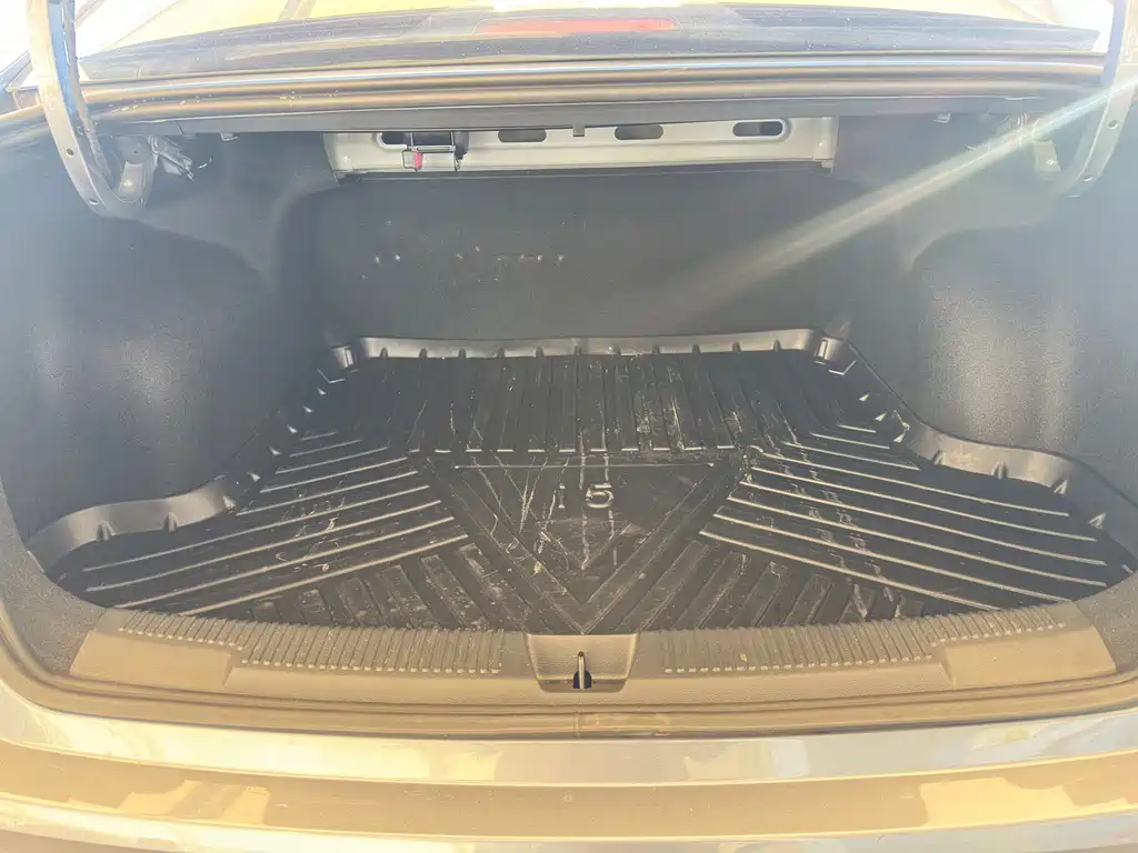 Roewe i5 — миниатюра 13
