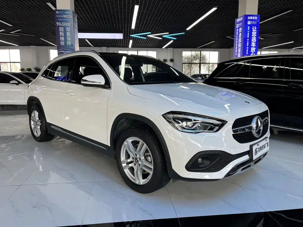 MERCEDES-BENZ GLA