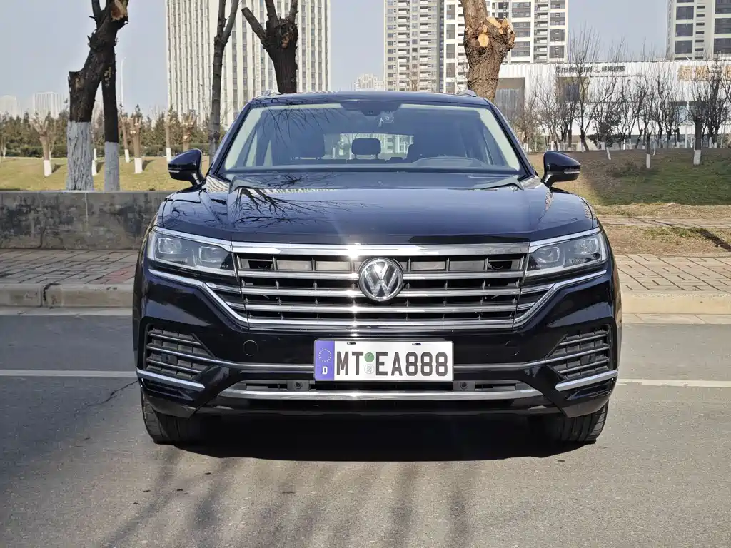 VOLKSWAGEN TOUAREG