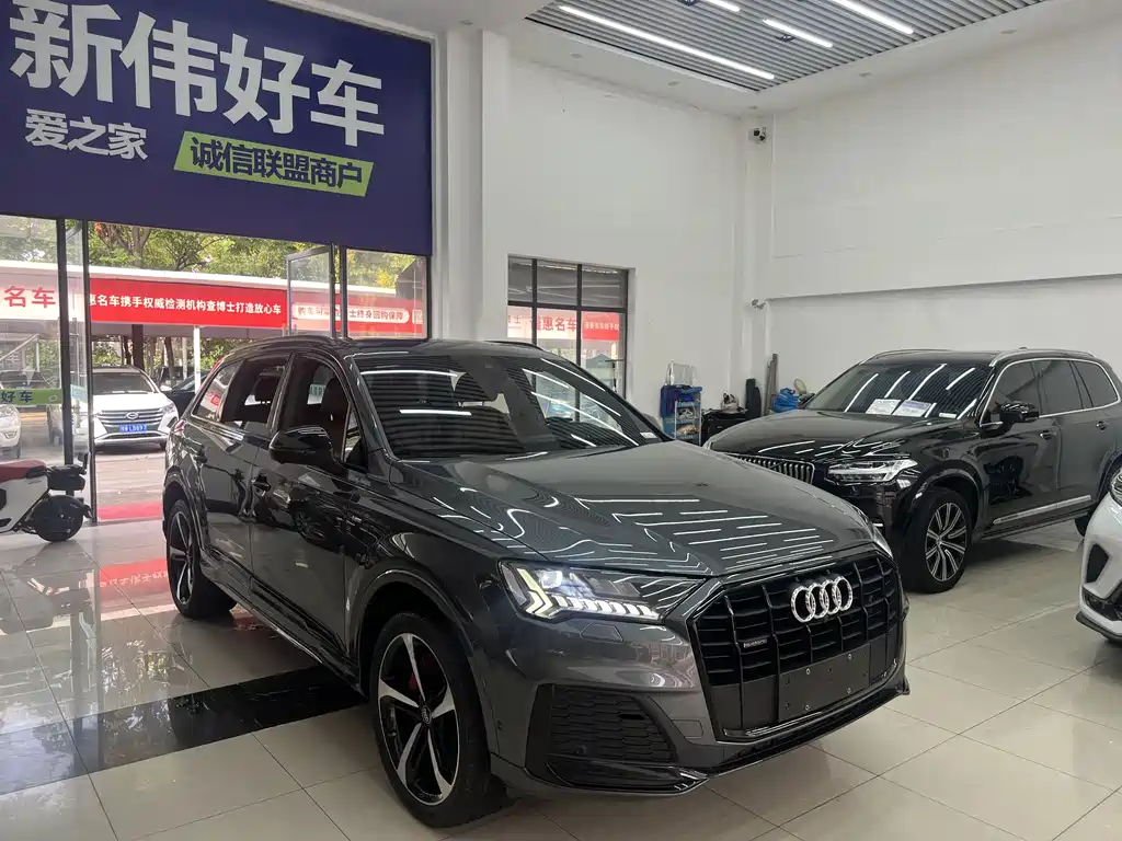 AUDI  Q7
