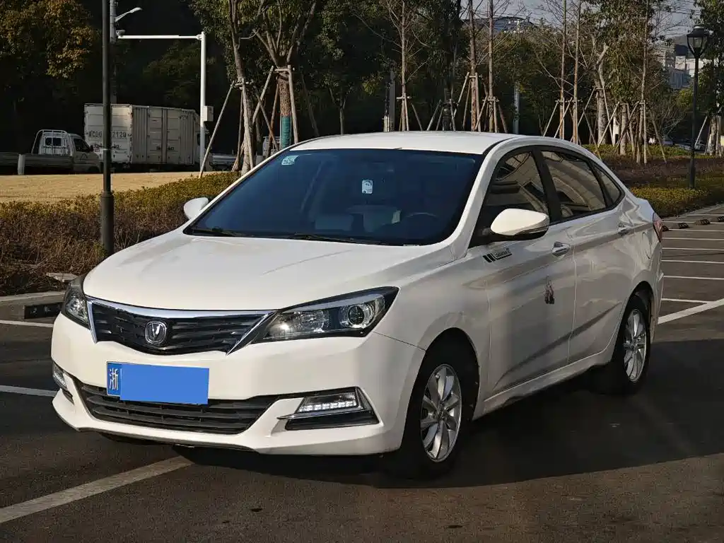 CHANGAN YUEXIANG V7