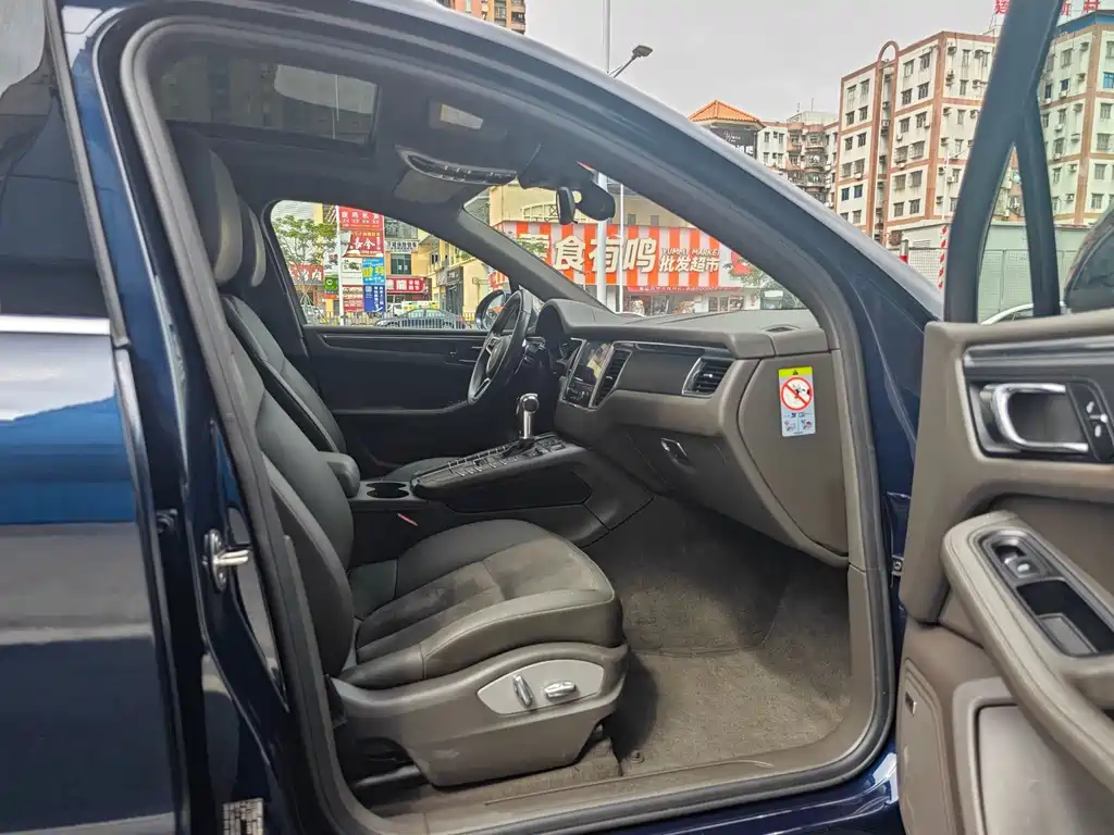Porsche Macan — миниатюра 10