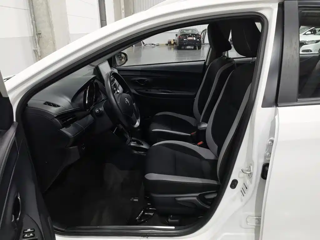 Toyota Yaris L — миниатюра 10