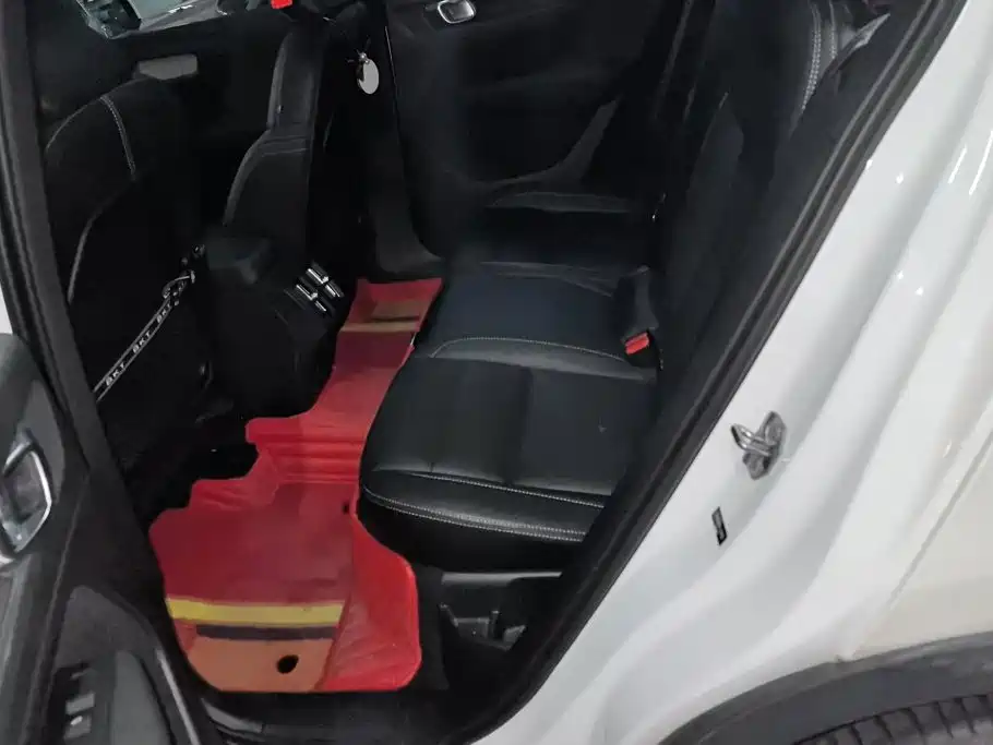 Volvo XC40 — миниатюра 11