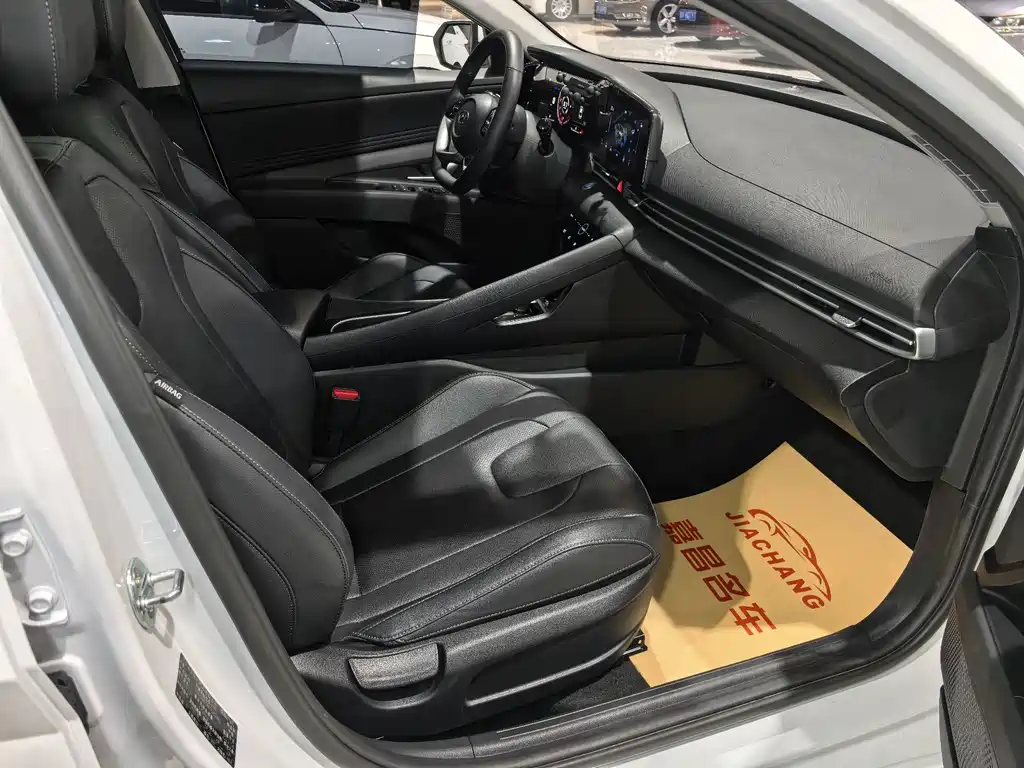 Hyundai Elantra — миниатюра 14