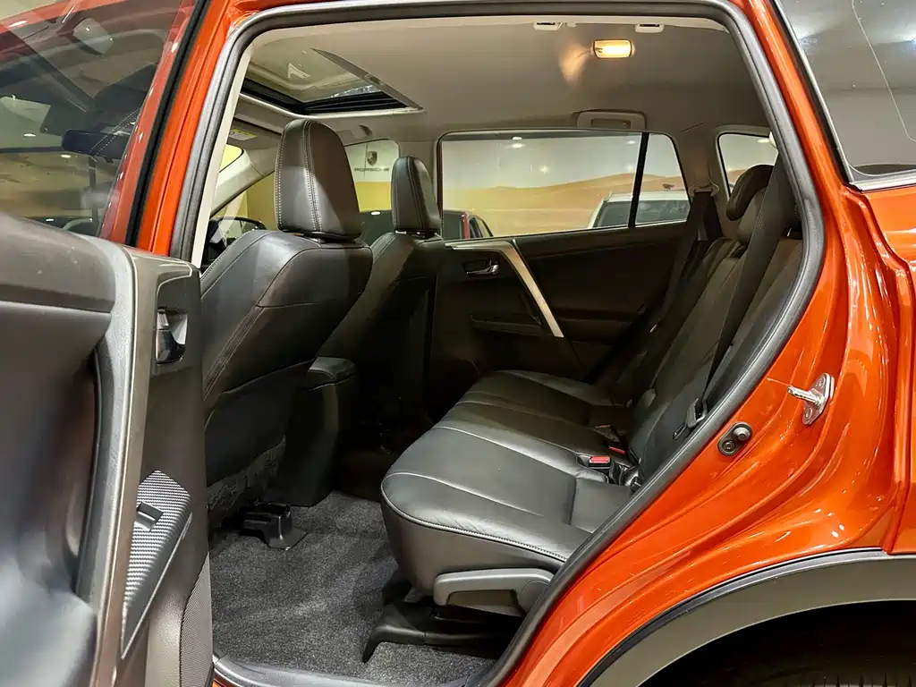 Toyota RAV4 — миниатюра 9