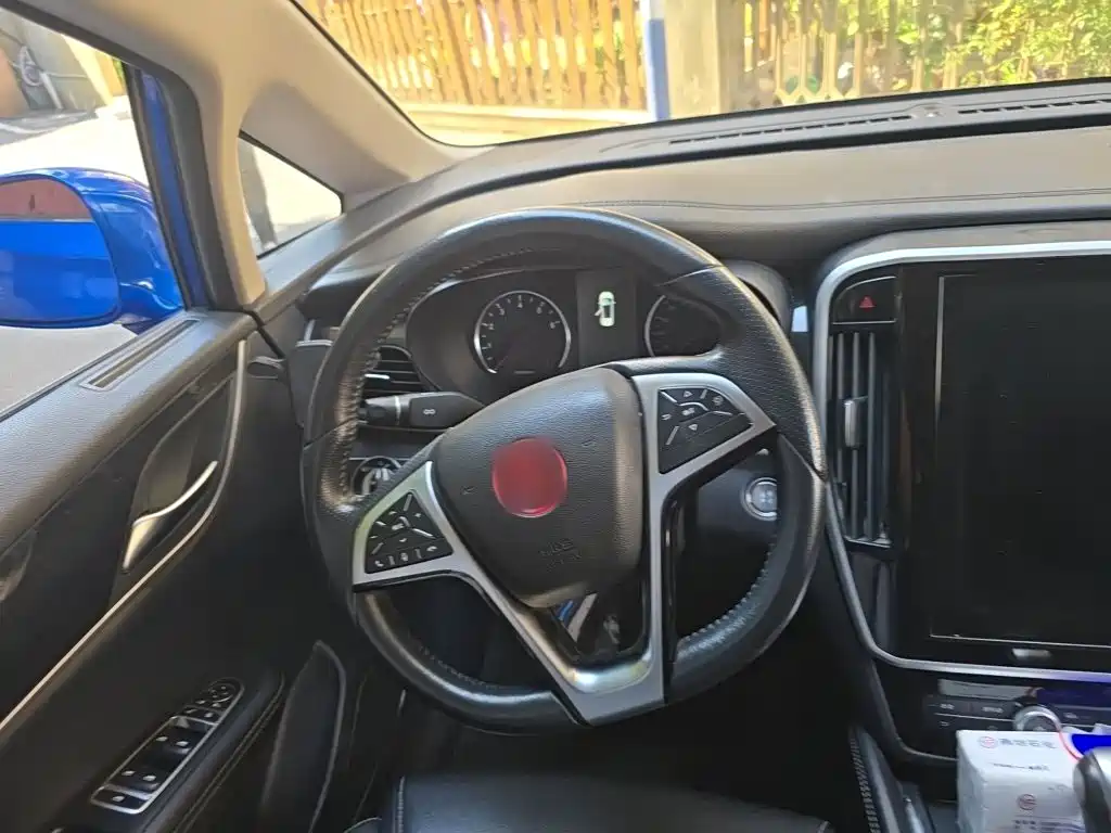 BYD MAX — миниатюра 3