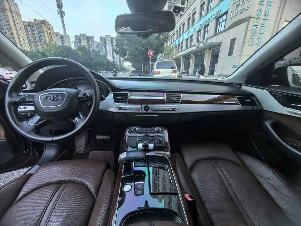 Audi A8 — миниатюра 10