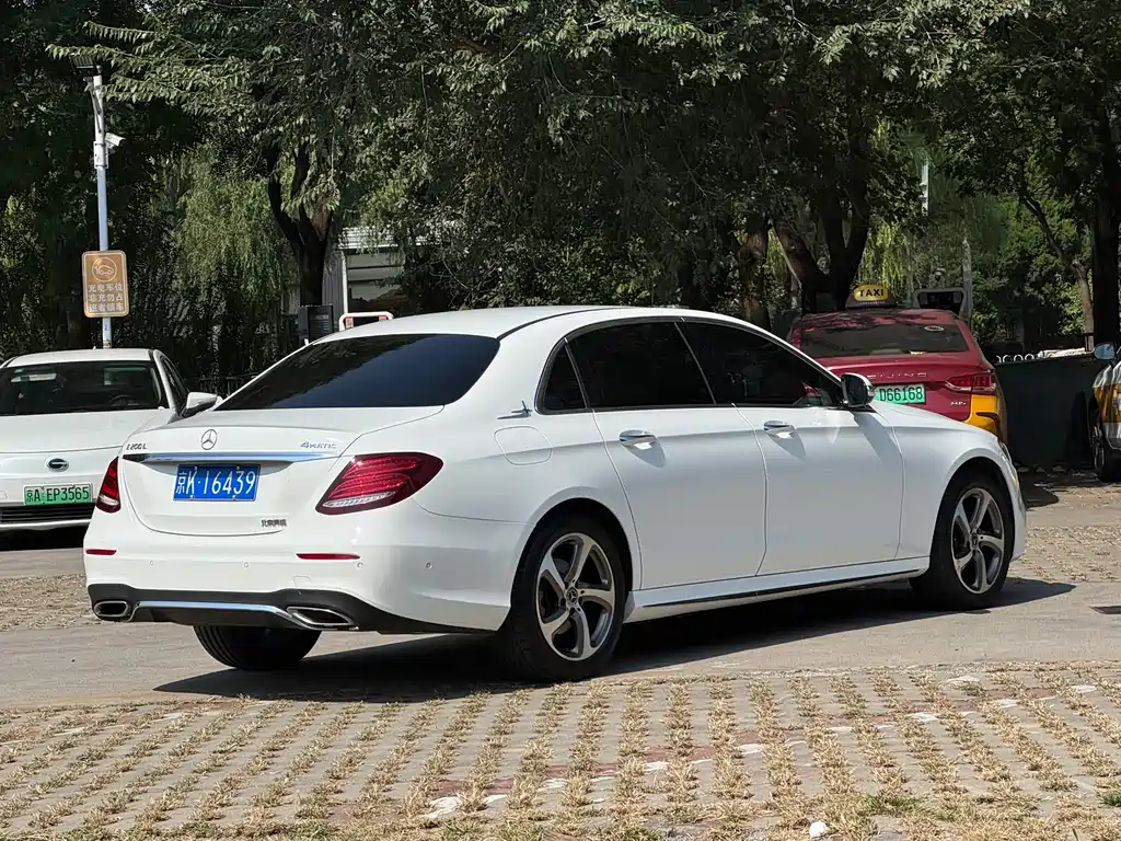 Mercedes-Benz E-Class — миниатюра 5