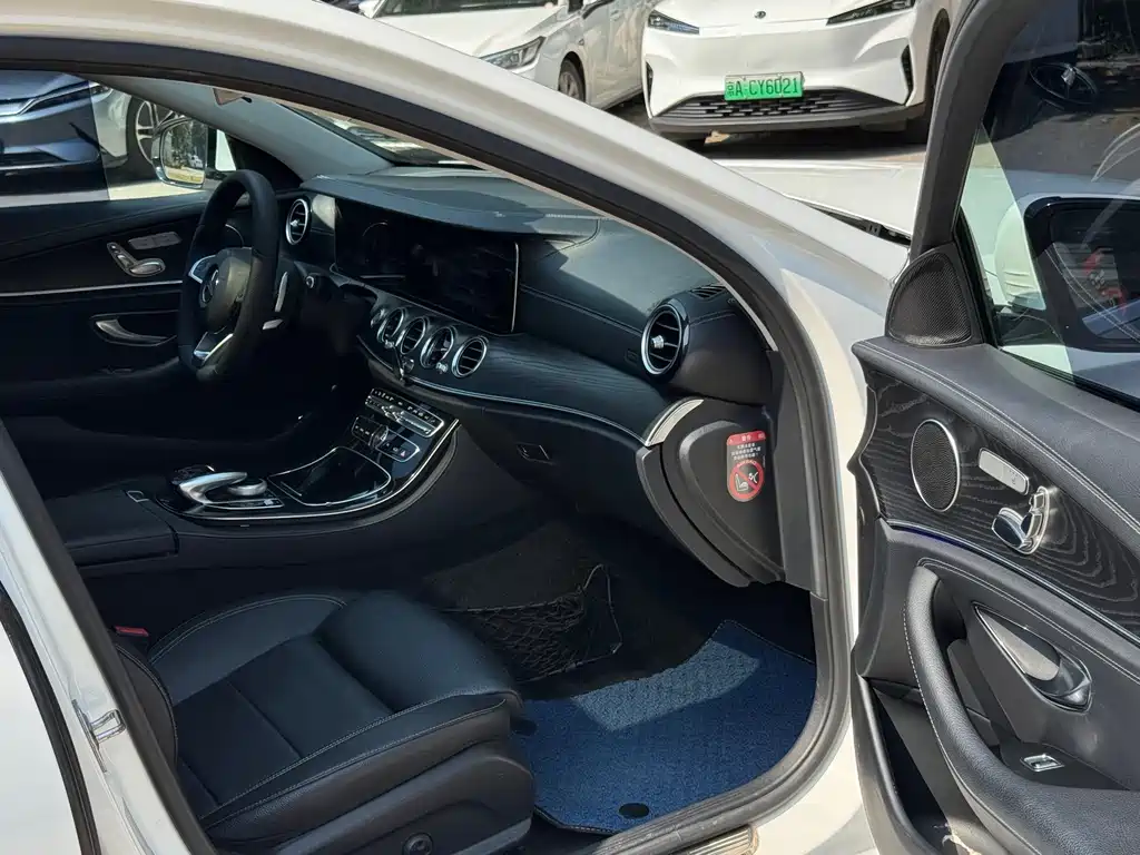 Mercedes-Benz E-Class — миниатюра 7