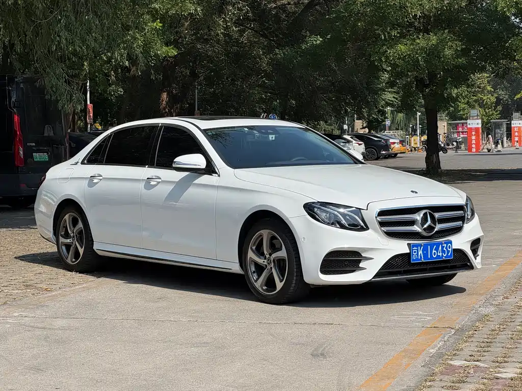 Mercedes-Benz E-Class — миниатюра 2